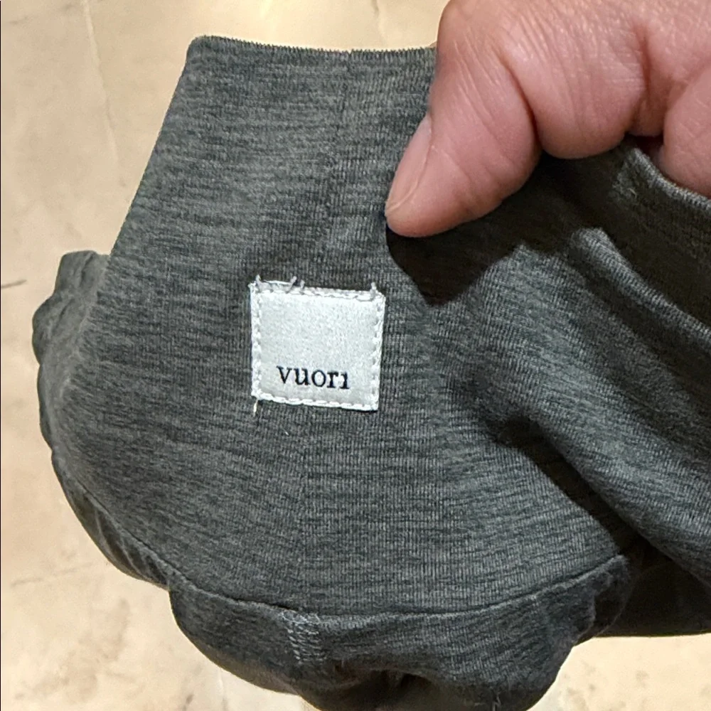 Vuori women’s Lux Harem Charcoal Leggings